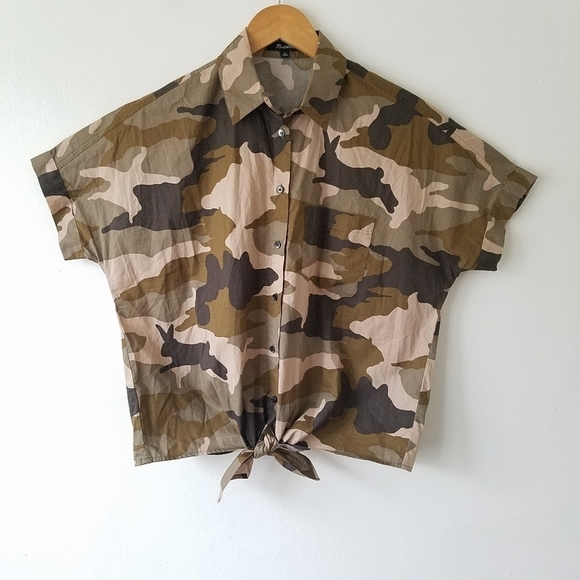 MADEWELL Short Sleeve Boxy Oversized Tie Front Shirt in Cottontail Camo XS - Picture 2 of 12